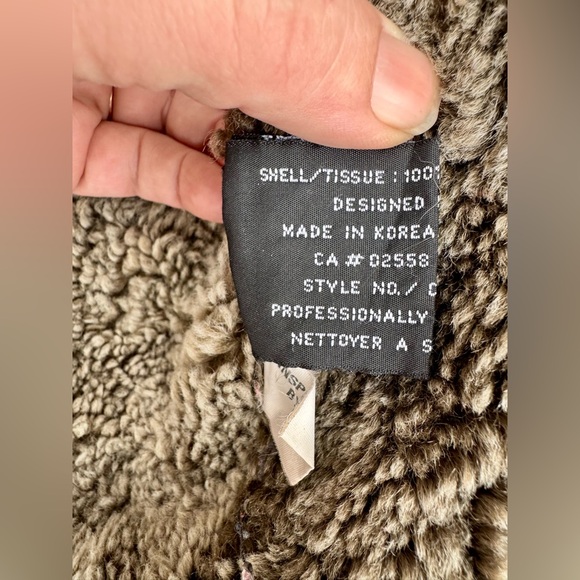 ✨ Vintage Danier Essentials Shearling Jacket ✨ - Picture 16 of 17